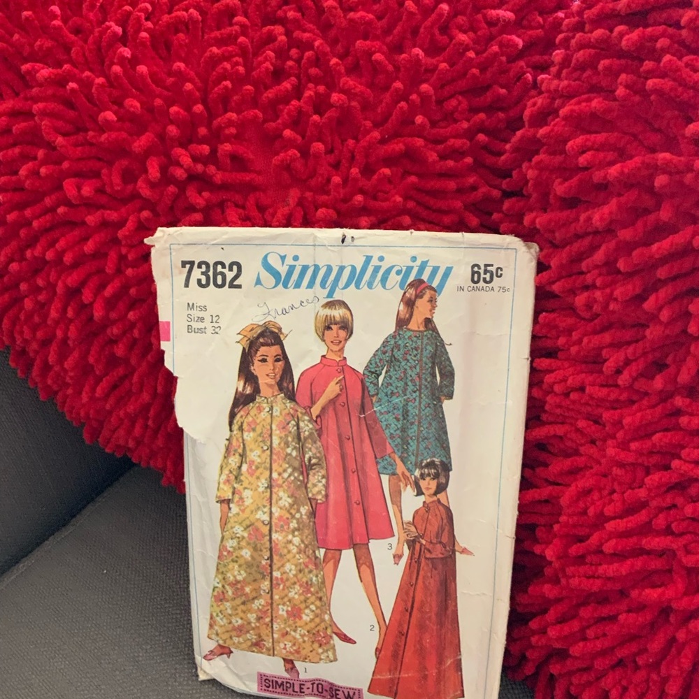 Vintage Simplicity simple to sew housecoat pattern…Misses 12